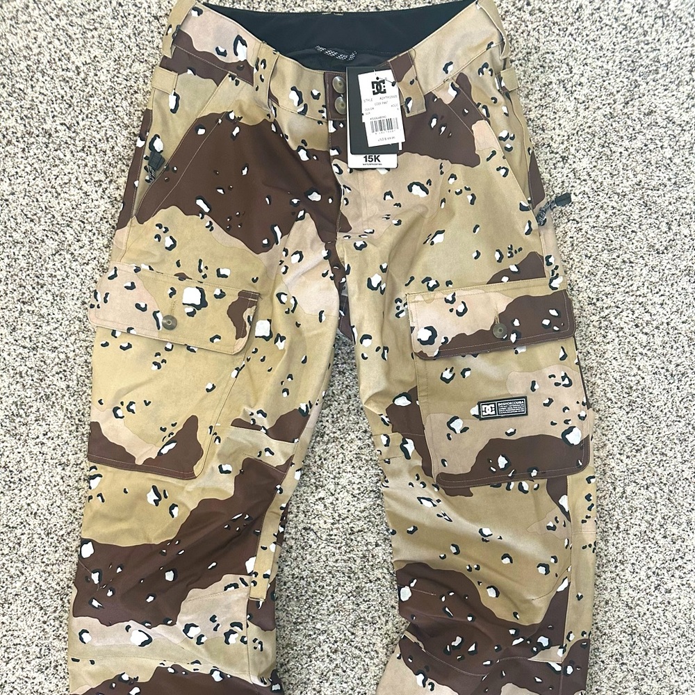 Women’s DC snow pants. Snowboarding pants.